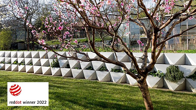 Origami Wall vznikla jako reakce na absenci kvalitnho een oprn zdi a vertikln zahrady v jednom.