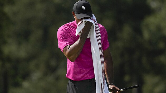 Tiger Woods bhem prvnho dne turnaje Masters v August.