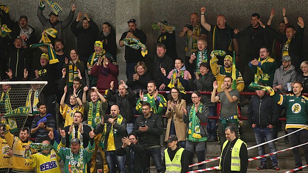 Vsetínští fanoušci na stadionu v Jihlavě.