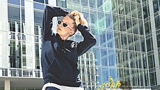 Drzost a sebevdomí, e to nepatí k obyejné teplákovce? Ale ano, jen ji...