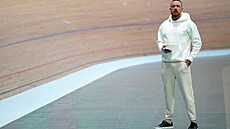 Bradley Wiggins jako trenér. Cenné rady rozdává i svému synovi Benovi.