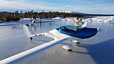 Elektrické letadlo &#934;NIX po pistání na védském zamrzlém jezee