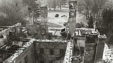 V noci na 2. dubna roku 1976 ohe zdevastoval zámek ve Vali.