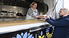 V Pra�ské tr�nici otev�eli food truck, kde va�í ukrajinské �eny. (7. dubna 2022)