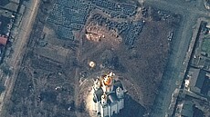 Satelitní snímky Buče ukazují příkop na místě, kde se našel masový hrob. (31.... | na serveru Lidovky.cz | aktuální zprávy