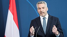 Rakouský kancléř Karl Nehammer se účastní tiskové konference s německým... | na serveru Lidovky.cz | aktuální zprávy
