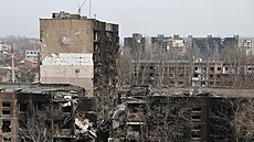 Domy v obléhaném Mariupolu poničené válkou (31. března 2022) | na serveru Lidovky.cz | aktuální zprávy