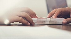 Musíte zaplatit a nemáte z �eho?