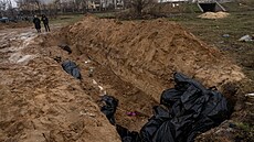 Hromadný hrob civilist� ve m�st� Bu�a (2. dubna 2022)