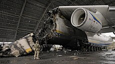 Detail zničného letounu Antonov An-225 Mriya. (2. dubna 2022)