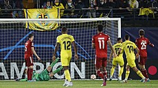 Fotbalisté Villarrealu se ujímají vedení ve tvrtfinále Ligy mistr proti...