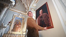 Karla I. Habsburského bude p�ipomínat obraz v zámecké kapli. Obraz dr�í...