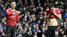 Portugal�tí par�áci z Manchesteru United Cristiano Ronaldo (vlevo) a Bruno...