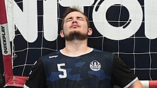 Zklamaný Jan Kupa z Lovosic po poráce s Duklou ve tvrtém zápase tvrtfinále...