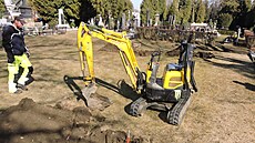 Archeologové po magnetometrickém m��ení provedli dal�í sondy v míst� údajného...