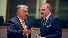 Český premiér Petr Fiala hovoří během summitu EU se svým maďarským protějškem... | na serveru Lidovky.cz | aktuální zprávy