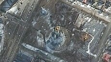 Satelitní snímky Buče ukazují příkop na místě, kde se našel masový hrob. (10....