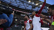 Radost fotbalistů Feyenoordu Rotterdam po třetí brance v síti Slavie. Vítězná...
