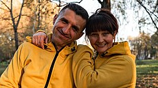 Padesátiletá Oksana ernij s manelem, který musel zstat na Ukrajin.