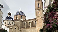Nejvyím bodem msta Altea je zvonice kostela Nuestra Senora del Consuelo s...