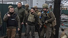 Ukrajinský prezident Volodymyr Zelenskyj navtívil Buu, kde byly ruskými...