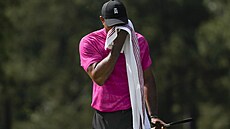 Tiger Woods bhem prvního dne turnaje Masters v August.