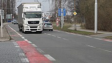 Frekventovaná Pouchovská ulice na Slezském P�edm�stí Hradce Králové dostane...