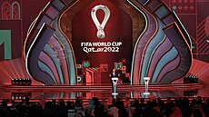 Gianni Infantino, předseda FIFA, hovoří před losem základních skupin...