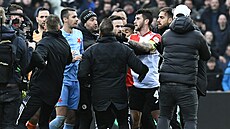 Polo�asová mela mezi fotbalisty Slavie a Feyenoordu.