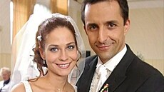 Klára Jandová a Tomá� Krej�í� v seriálu Rodinná pouta (2005)
