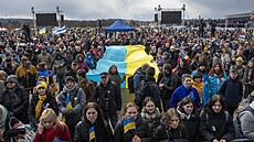 Na praské Letné zaal dnes v 15 hodin koncert Spolen pro Ukrajinu. Jeho...