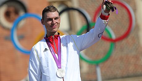 Tony Martin se stíbrnou medailí z asovky na olympijských hrách v Londýn 2012.