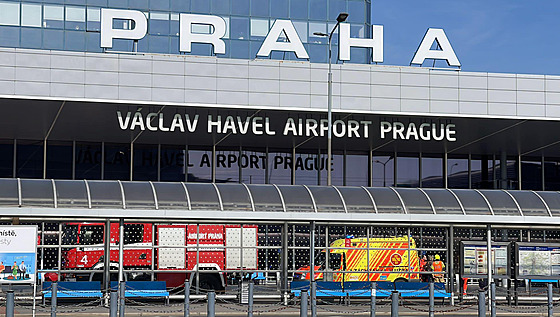 Na pražském letišti se popálil cizinec, v batohu mu vybuchla pyrotechnika. Na...