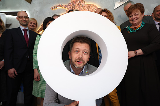 Symbolem volební kampan� STAN je klí�. Vít Raku�an p�edstavil kandidáty hnutí...