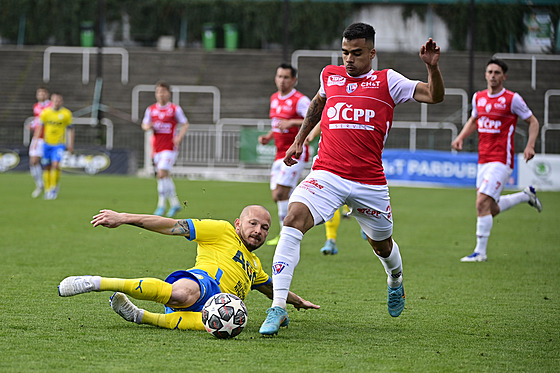 29. kolo první fotbalové ligy: FK Pardubice - FK Teplice. Tomá� Vondrá�ek z...