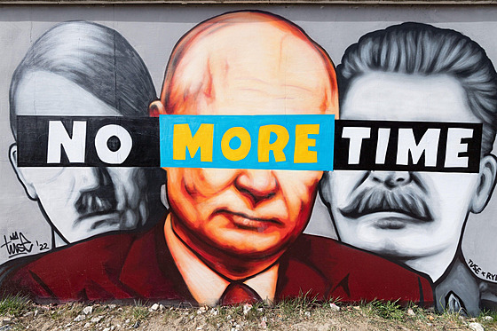 Adolf Hitler, Vladimir Putin a Josif Stalin na muralu v Gdasku