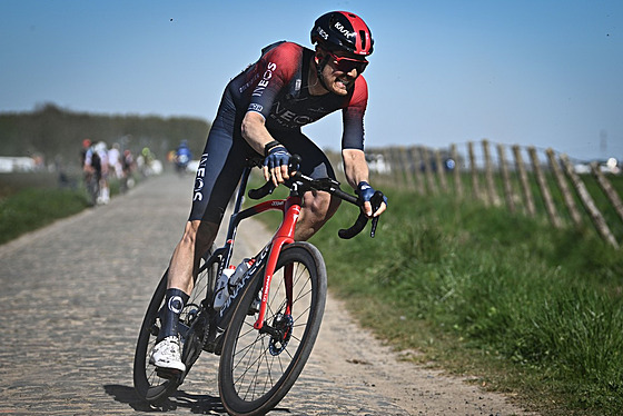 Dylan van Baarle v prbhu závodu Paí - Roubaix.