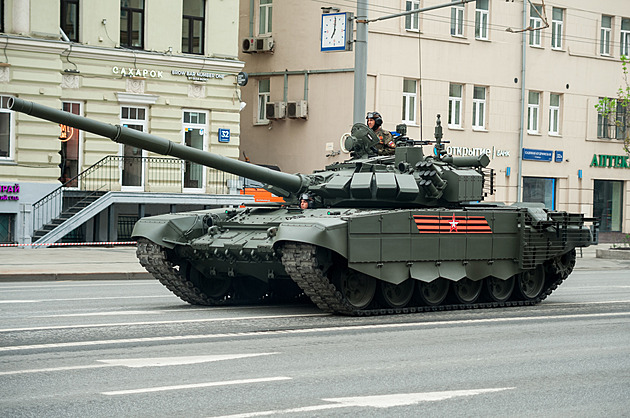 Tank jako losos připluje z hloubi Ruska a zhyne na Ukrajině, žertuje parodie