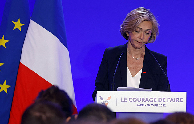 Poražená Pécresseová prosí Francouze o peníze, z Mélenchona je „rozhodčí“