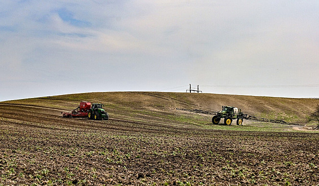 Navzdory válce začali zemědělci na Ukrajině s jarním setím, kromě Luhanska
