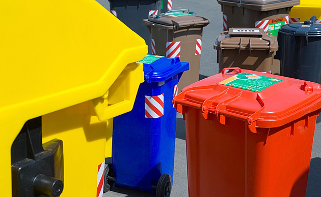 Nedostatečně třídíte odpady před skládkou, vyčítá Brusel Česku