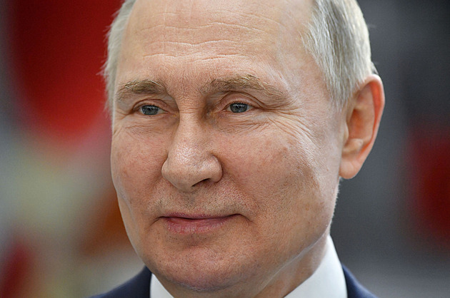 Putina na síti velebí provázané účty. Persky i khmersky ho líčí jako hrdinu