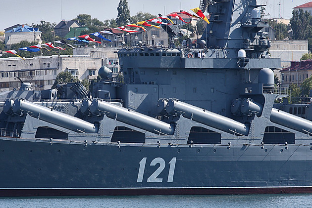 Zahynula téměř celá posádka křižníku Moskva, měla 500 lidí, uvedla Ukrajina