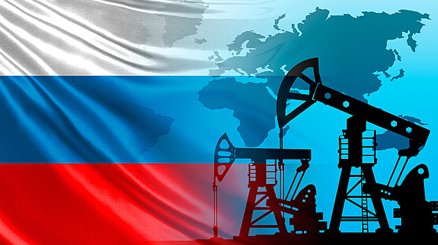Západ řeší, jak nahradí ruskou naftu. Přepsat trasy tankerů bude těžší než u ropy