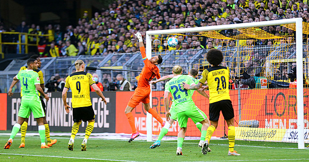 Dortmund smetl Wolfsburg šesti góly, Hertha vyhrála a uniká sestupu