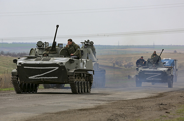 Rusové se snaží prolomit obranu na východě Ukrajiny. Útočí na ocelárny Azovstal