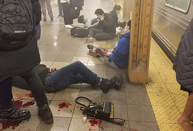 Desetinásobné doživotí za střelbu v metru. Muži vadilo špatné zacházení s chudými