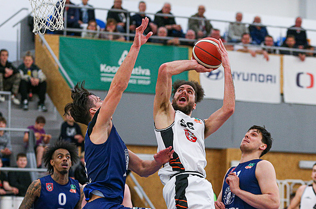 Věřím ve zkušenost našeho týmu, říká kouč hradeckých basketbalistů Peterka