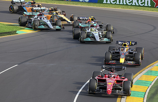 V Melbourne kraloval Leclerc, po odstoupení rivalů vede už o 34 bodů