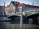 Praha zrekonstruuje slavnostní osvtlení na echov most vetn chrli. (13....